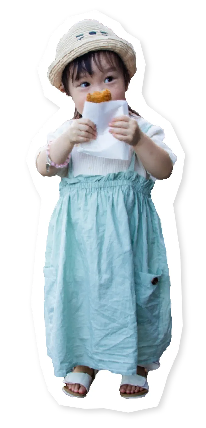 コロッケを食べる子供の画像